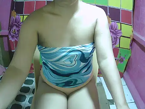 Snapshot of SweetHotBabe18 chatting on June 24, 12:42 am SweetHotBabe18 online show from June 24, 12:42 am