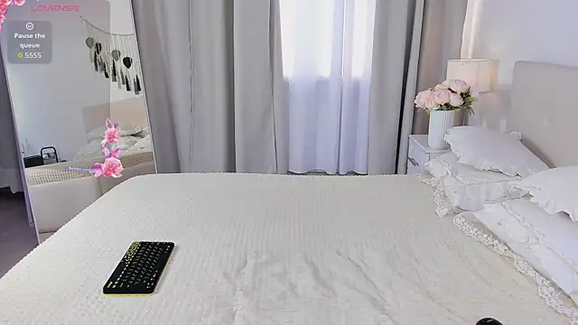 Snapshot of Amina_Youn chatting on May 4, 12:23 pm Amina Youn online show from May 4, 12:23 pm