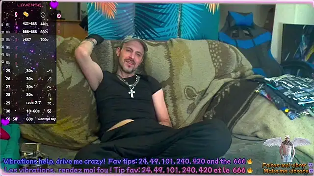 Snapshot of SwatRocShy chatting on February 26, 7:29 am SwatRocShy online show from February 26, 7:29 am