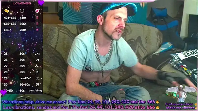 Snapshot of SwatRocShy chatting on March 3, 6:58 pm SwatRocShy online show from March 3, 6:58 pm