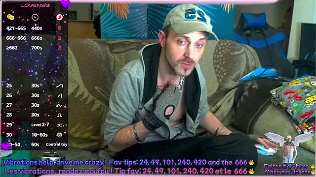 Snapshot of SwatRocShy chatting on March 4, 7:03 am SwatRocShy online show from March 4, 7:03 am