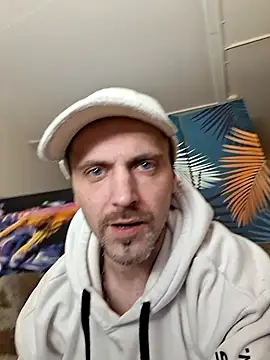 Snapshot of SwatRocShy chatting on March 12, 7:42 pm SwatRocShy online show from March 12, 7:42 pm