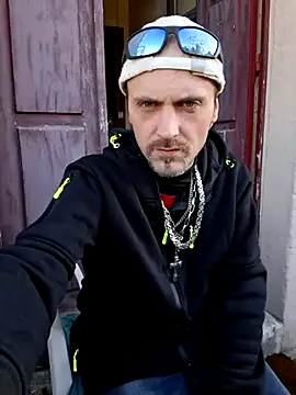 Snapshot of SwatRocShy chatting on March 15, 7:47 am SwatRocShy online show from March 15, 7:47 am