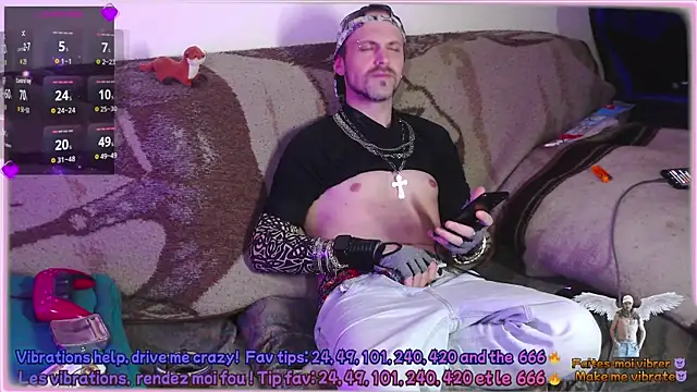 Snapshot of SwatRocShy chatting on April 10, 6:34 pm SwatRocShy online show from April 10, 6:34 pm