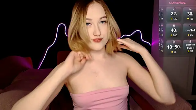 Snapshot of sofi_x_moon chatting on February 12, 1:44 am sofi x moon online show from February 12, 1:44 am