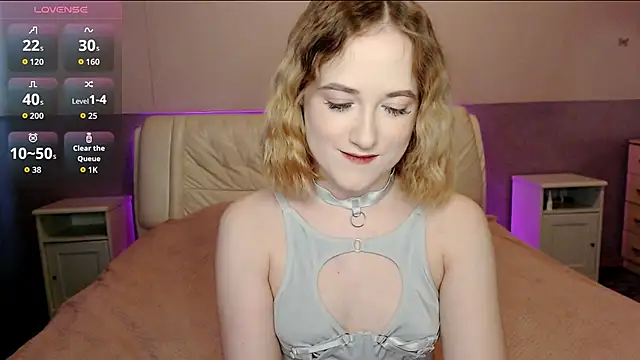 Snapshot of sofi_x_moon chatting on March 2, 4:14 am sofi x moon online show from March 2, 4:14 am