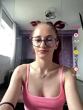 Roxyfoxyyy online show from May 21, 5:47 am
