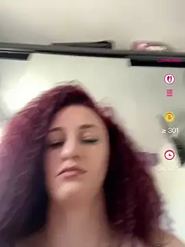 Snapshot of Roxyfoxyyy chatting on June 4, 6:19 am Roxyfoxyyy online show from June 4, 6:19 am