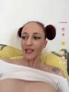 Snapshot of Roxyfoxyyy chatting on July 3, 7:37 am Roxyfoxyyy online show from July 3, 7:37 am