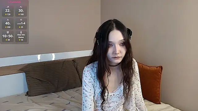 RayReina online show from March 4, 5:08 pm