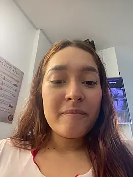 Snapshot of Emily_Harpeer chatting on February 20, 11:54 am Emily Harpeer online show from February 20, 11:54 am