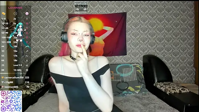 Snapshot of Veldenga chatting on April 15, 7:58 pm Veldenga online show from April 15, 7:58 pm