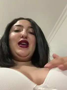 Snapshot of Amber_Sinn chatting on February 6, 6:33 pm Amber Sinn online show from February 6, 6:33 pm