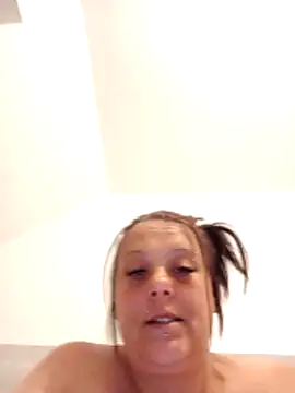 Snapshot of louisa36 chatting on April 26, 9:56 pm louisa36 online show from April 26, 9:56 pm