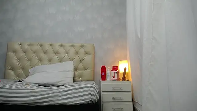 Snapshot of angelica_rober chatting on March 2, 11:28 am angelica rober online show from March 2, 11:28 am