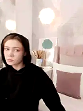 StacyHicks online show from April 14, 3:18 pm