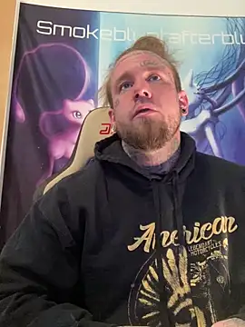 Snapshot of Smokebluntafterblunt chatting on February 9, 3:16 pm Smokebluntafterblunt online show from February 9, 3:16 pm