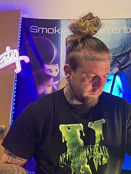 Snapshot of Smokebluntafterblunt chatting on February 18, 12:23 pm Smokebluntafterblunt online show from February 18, 12:23 pm