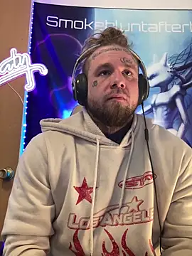 Snapshot of Smokebluntafterblunt chatting on March 1, 2:19 pm Smokebluntafterblunt online show from March 1, 2:19 pm