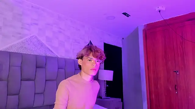 Snapshot of AngelDoll_1 chatting on February 21, 4:35 am AngelDoll 1 online show from February 21, 4:35 am