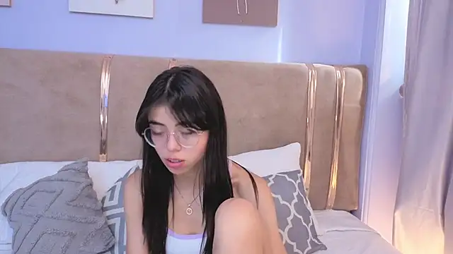 Mia Naive online show from June 18, 8:13 pm