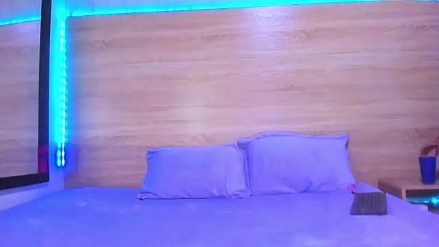 Snapshot of angie_katrinacm chatting on February 20, 11:32 am angie katrinacm online show from February 20, 11:32 am