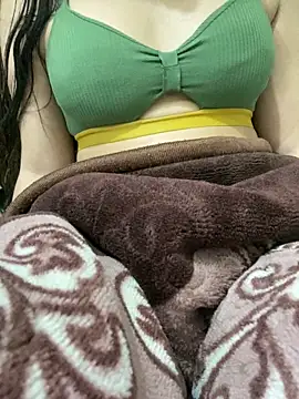 Snapshot of unicornbabe23 chatting on February 21, 8:37 am unicornbabe23 online show from February 21, 8:37 am