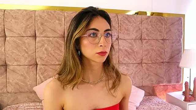 EmmaClark   online show from April 10, 7:40 pm