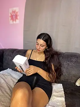 -BabyLuna online show from April 17, 1:03 pm