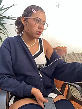 Snapshot of Rylia chatting on February 27, 1:33 pm Rylia online show from February 27, 1:33 pm