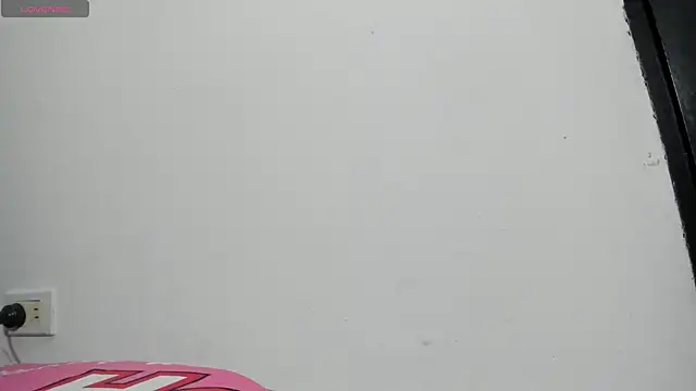 MiaEvans0 online show from May 21, 6:48 pm