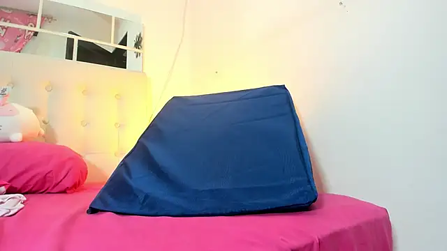 MiaEvans0 online show from May 23, 4:11 pm