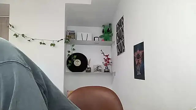 YourMilkyGuy online show from July 1, 1:13 pm
