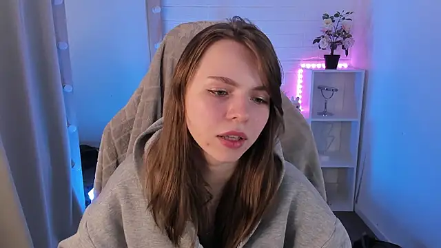 LesleySky online show from February 27, 8:20 pm