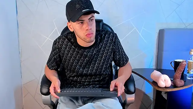 Milo Thompson online show from March 30, 4:13 am