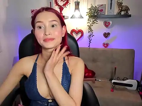 Snapshot of naomy_stanley chatting on February 13, 4:30 am naomy stanley online show from February 13, 4:30 am