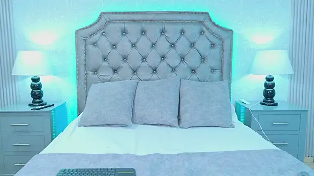 Snapshot of LaurenHazell chatting on February 26, 4:11 am LaurenHazell online show from February 26, 4:11 am