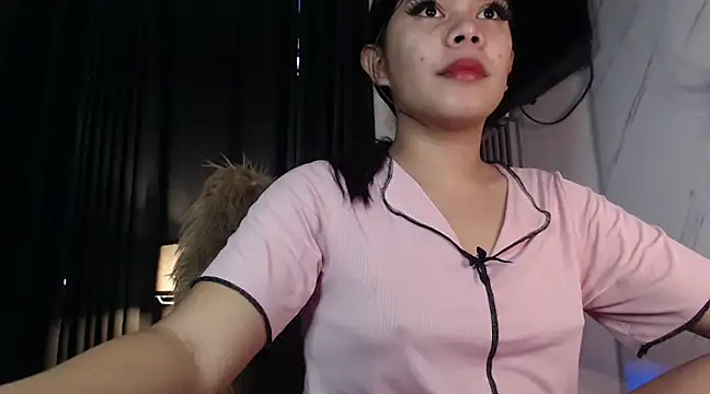 Snapshot of Mooree_naba chatting on March 2, 10:48 pm Mooree naba online show from March 2, 10:48 pm