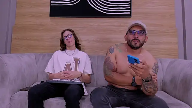 Snapshot of close_friends chatting on March 14, 2:22 pm close friends online show from March 14, 2:22 pm