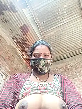 Snapshot of Kirti_sacsena chatting on February 13, 4:41 am Kirti sacsena online show from February 13, 4:41 am