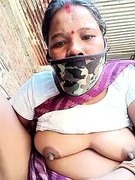 Snapshot of Kirti_sacsena chatting on February 28, 8:37 am Kirti sacsena online show from February 28, 8:37 am