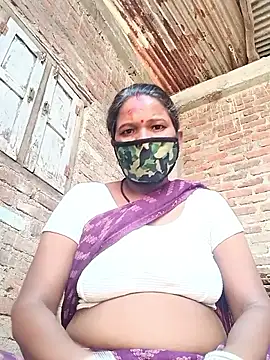 Snapshot of Kirti_sacsena chatting on April 28, 9:14 am Kirti sacsena online show from April 28, 9:14 am