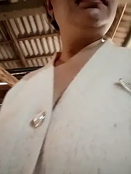 Snapshot of lisn-cute chatting on February 13, 4:30 am lisn-cute online show from February 13, 4:30 am