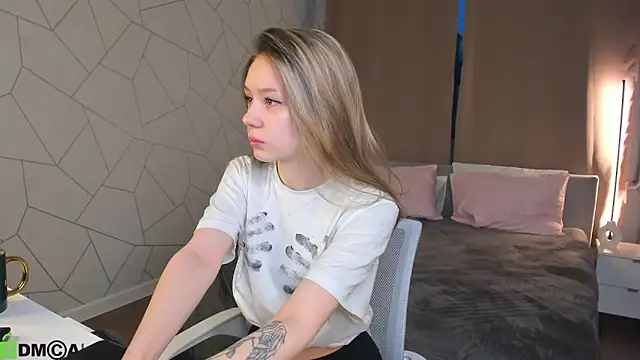 Mini Allice online show from February 12, 1:22 am