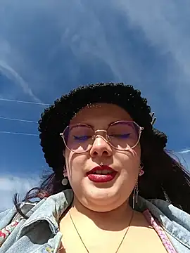 Yulska online show from April 2, 9:01 pm