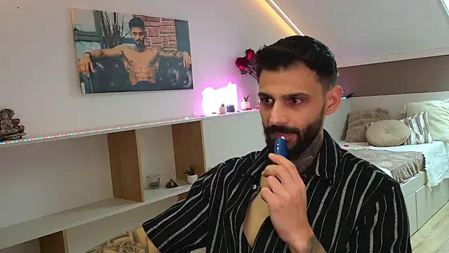 Snapshot of TristanGrey chatting on February 16, 6:42 am TristanGrey online show from February 16, 6:42 am