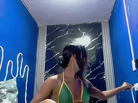 Snapshot of Valentina_hot chatting on April 26, 3:48 am Valentina hot online show from April 26, 3:48 am