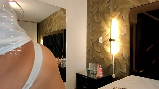 Snapshot of Alanna-Brooke chatting on February 24, 2:09 am Alanna-Brooke online show from February 24, 2:09 am