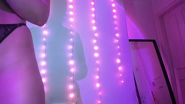 Snapshot of Freja_Fantasy chatting on February 22, 12:15 pm Freja Fantasy online show from February 22, 12:15 pm