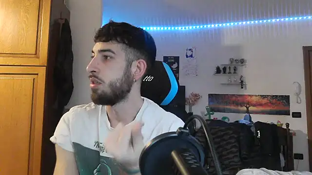 Snapshot of maestroboris95 chatting on February 17, 10:34 am maestroboris95 online show from February 17, 10:34 am